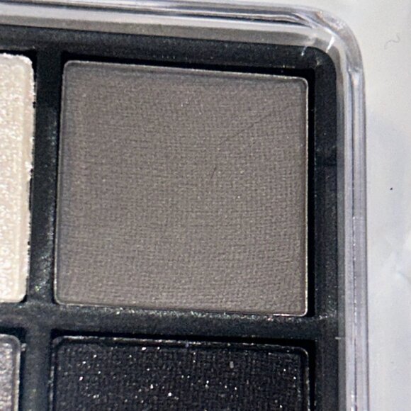 Ulta Beauty Eye Shadow quad shimmer White, Grey, Black & Matt Grey 0.1 oz - Picture 4 of 7
